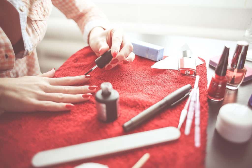 Manucure des ongles en gel