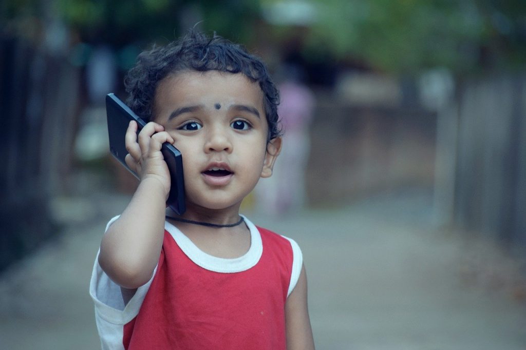 Enfant et smartphone