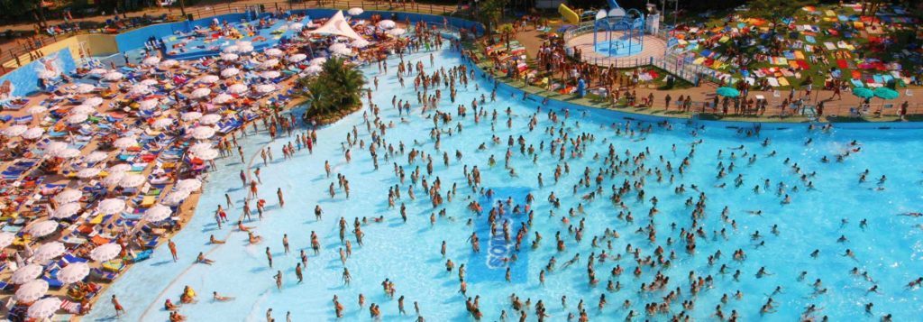 L'été sur la Riviera: plage, clubs et parcs d'attractions